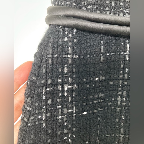 CHANEL BLACK
WHITE RIBBON LOGO TWEED
SILK MINI DRESS 42 - Picture 10 of 12